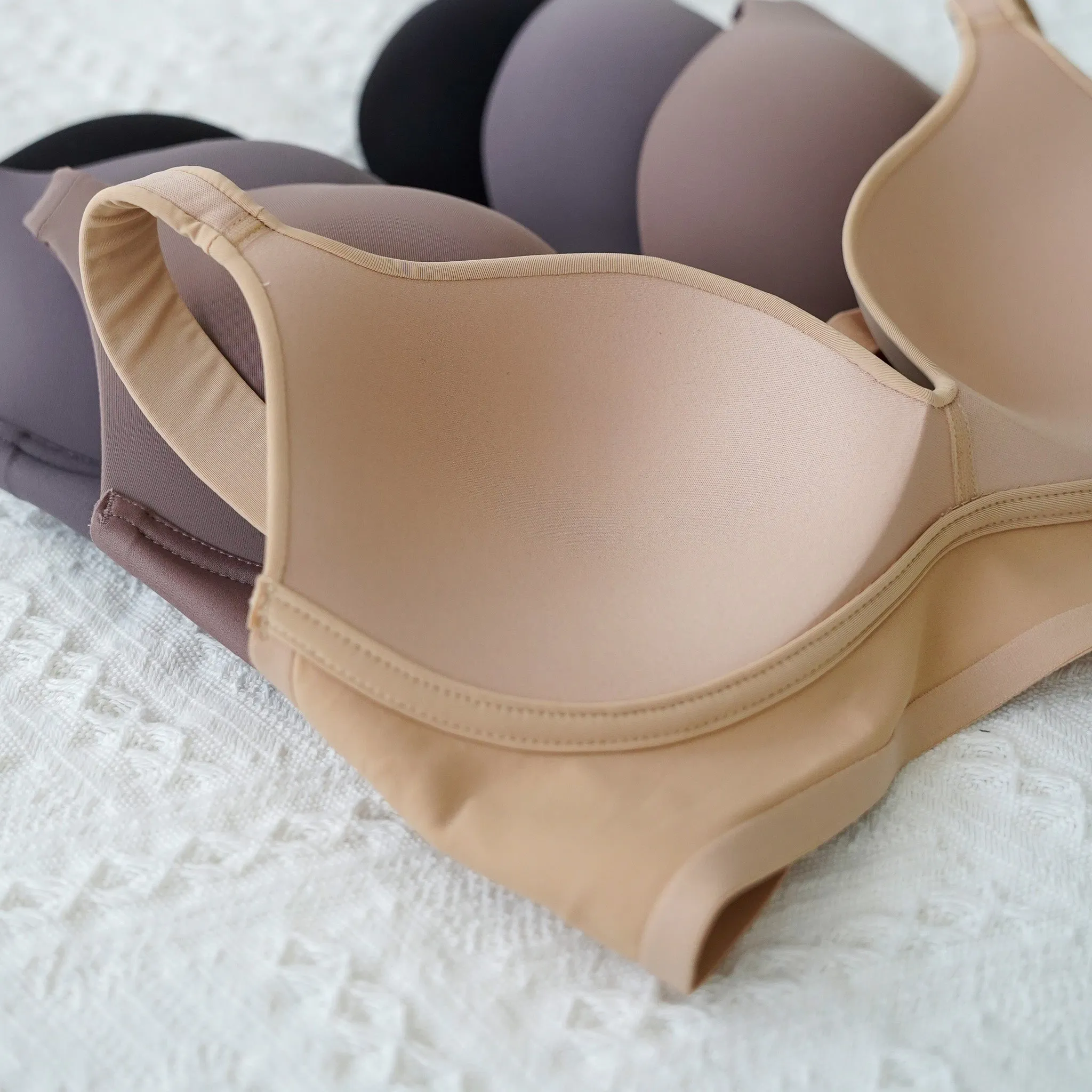 Support Plus! Low-Plunge U-Back Wireless Bra in Hojicha Buttercream