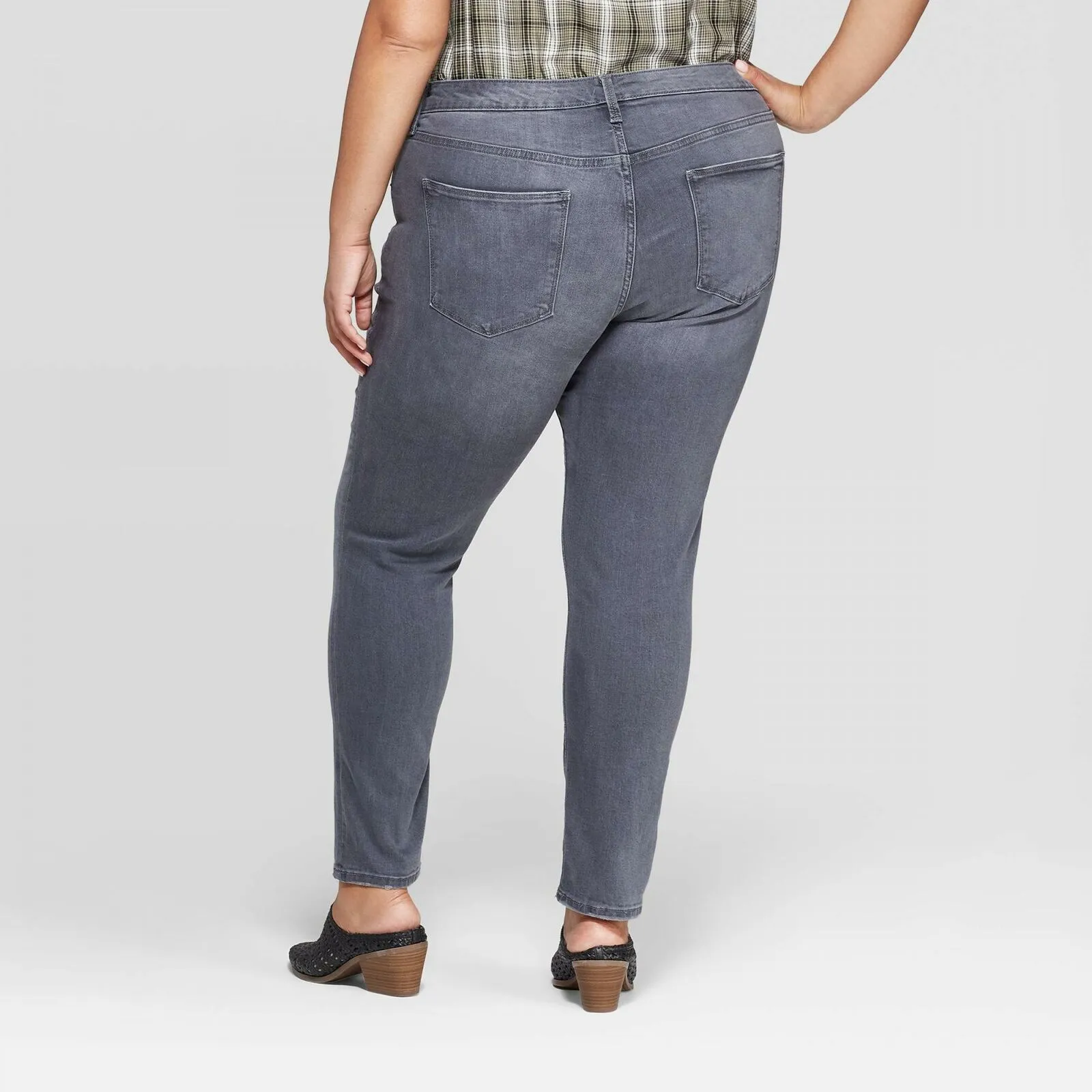 Universal Thread Women's Plus Size Mid-Rise Distressed Skinny Jeans