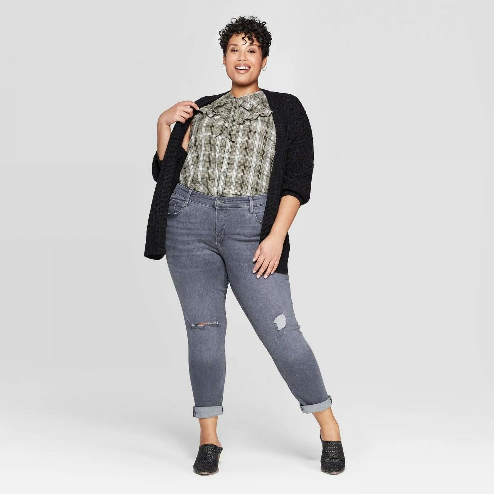 Universal Thread Women's Plus Size Mid-Rise Distressed Skinny Jeans
