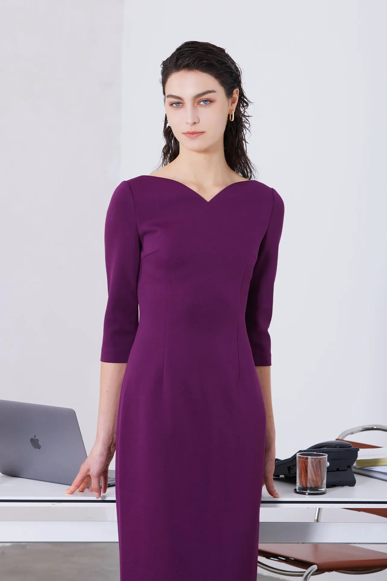 V-NECKLINE DRESS IN DARK PURPLE