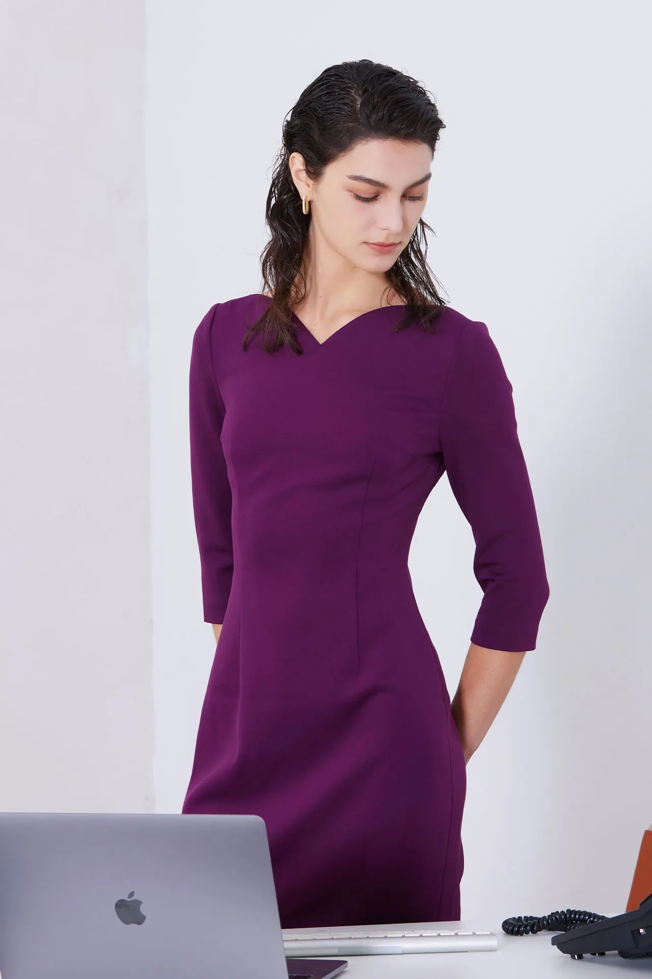 V-NECKLINE DRESS IN DARK PURPLE