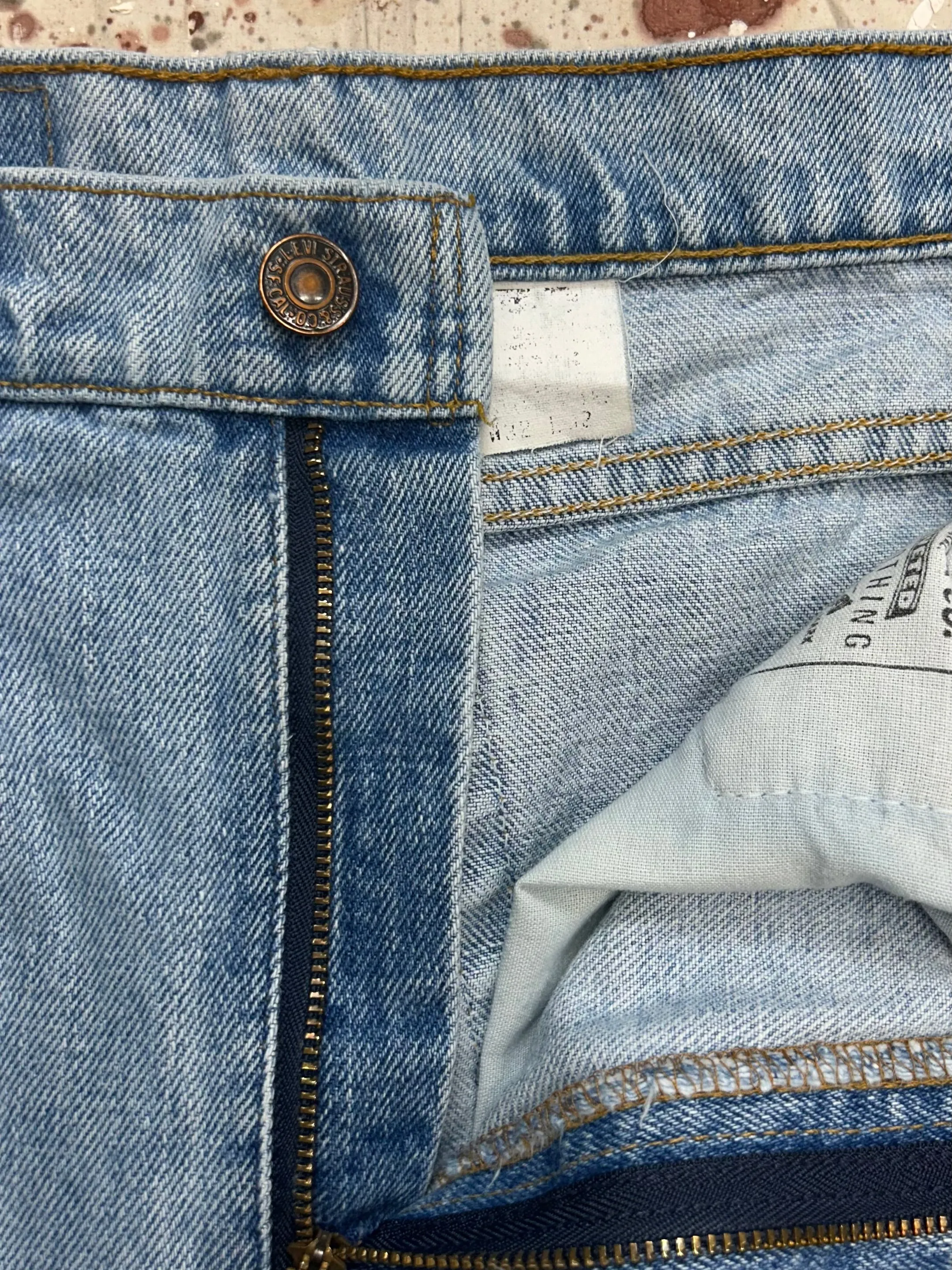 Vintage USA Levi's 505 Light Wash Denim Jeans (JYJ0924-303)
